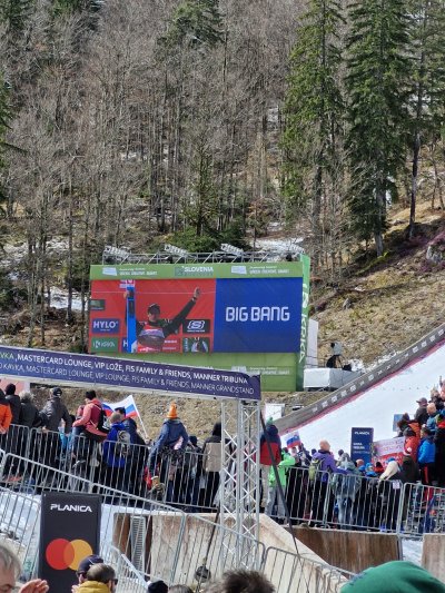 To je eden mojih najljubsih spominov iz planice, Petrov zakljucek, takrat je bilo res ekstra dobro. Veliko veselja in ponosa, da je imamo takega vrhunskega sportnika in da smo bili lahko skupaj z njim ko je zakljucil svojo kariero.