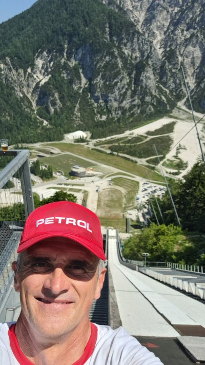 Nisem še bil ogled tekme smučarski poleti v Planico in to bi želel v nedeljo 29.3.2026Samo v poleti ko ni tekem.