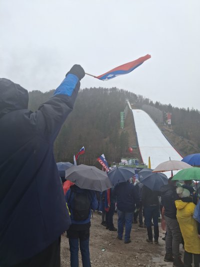 Poleti in pozimi PLANICA kraljica, nepozabna, kjer ustvarjamo prelepe spomine.