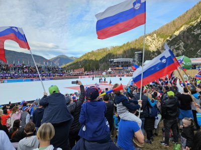 Družinski ogled tekme, 22.3.2024, kjer je zmagal Peter Prevc. Čista evforija....