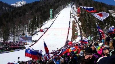 Nikoli ne bom pozabil obiska Planice leta 2016, legendarnega leta, ko je kdo drug kot Peter Prevc dvignil veliki kristalni globus. S prijatelji smo se udeležili petkove tekme, tako da same podelitve globusa nismo gledali v živo, ampak vseeno, bilo je nepozabno. Že navsezgodaj zjutraj smo se z vlakom odpravili proti Planici, že sama pot je bila enkratna, skupaj z ostalimi navijači smo prepevali slovenske pesmi in se veselili, tako da je tistih nekaj ur od Ptuja hitro minilo. Atmosfera v Planici pa je bila naravnost nepozabna, navijalo se je praktično za vsakega skakalca, vendar ko so nastopali naši pa je bilo to navijanje še na ravni višje, vsi smo imeli kurjo polt. Definitivno eden izmed najlepših spominov.