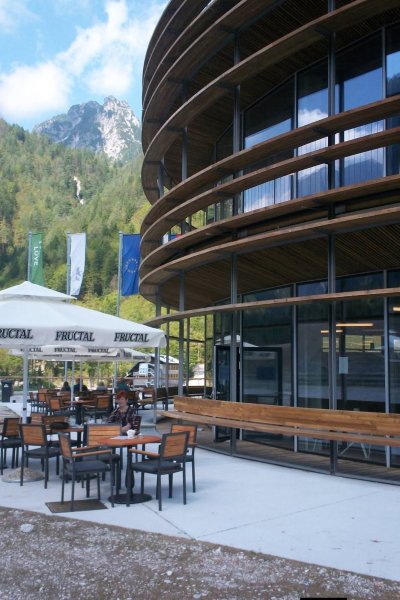 Pred leti sem bil izžreban pri AvtoSlak NM in prejel vikend paket za uporabo avtomobila Škoda Superb. V soboto smo se odpravili v Planico ( poleti ) na izlet. Bilo je lepo vreme ; ogledali smo si skakalnice , uporabili zip line z velike skakalnice , itd.Bilo je enkratno in vsi smo rekli: ŠE KDAJ - POZIMI!