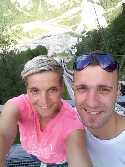 Tudi spomladi leta(2017) naju  je Planica navdusila v vsem svojem sijaju od doskocisca, odskocne rampe, zaletisca vse do samega vrha na poti do najlepsega razgleda s Planiske velikanke...