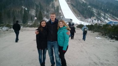 Planico sem obiskala v najstniških letih z prijatelji v letu 2015, ko je še skakal Peter Prevc! Spomini so enkratni, nepozabni.. sedaj, ko imamo družine in se je krog prijateljev spremenil, bi z veseljem delila te nepozabne spomine tudi z njimi, saj večinoma noben še ni dozivel skokov PLanici.