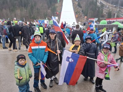 Vskoleto obiskujemo Planico,ob petkih z otroki, ob sobotah pa z prijatli že več kot 20 let