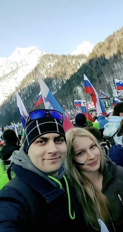 Pisalo se je leto 2016, bilo je nepozabno in neprecenljivo. Takrat sva bila se sama sedaj pa imava se dva zaklada ki sta stara 7 in 3let. V kolikor bi za nedeljo zadela druzinske vstopnice bi jih z veseljem odpeljala na ogled poletov.