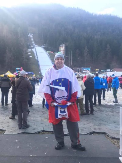 Ker sem vsako leto v dolini pod Poncami, je ogromno spominov, najljubši mi je ko je Peter Prevc leta 2016 dvignil veliki kristalni globus.