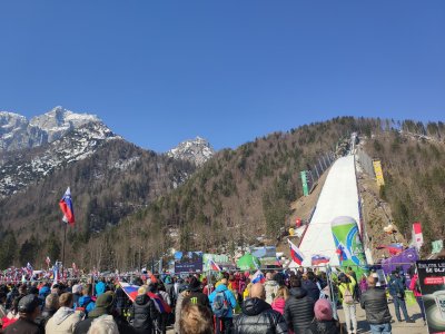 Vzdušje je res odlično v planici. Nikoli še nisem bil razoračaran. otrok je tudi navdušen nad skoki in bi bil zelo vesel obiska.